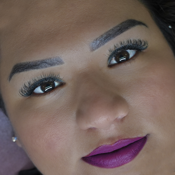 Explora la magia del microblading de cejas en Cancún