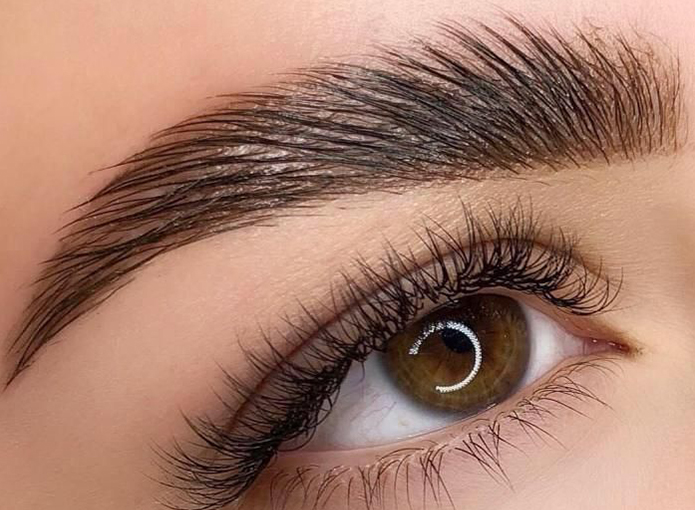 Lash & Brows:El Dúo Perfecto para una Mirada de Impacto👁️✨
